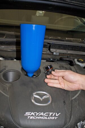 Öl-Einfülltrichter Trichter Bajonett Adapter Einfüllstutzen für Volvo Mazda  - , 7,99 €